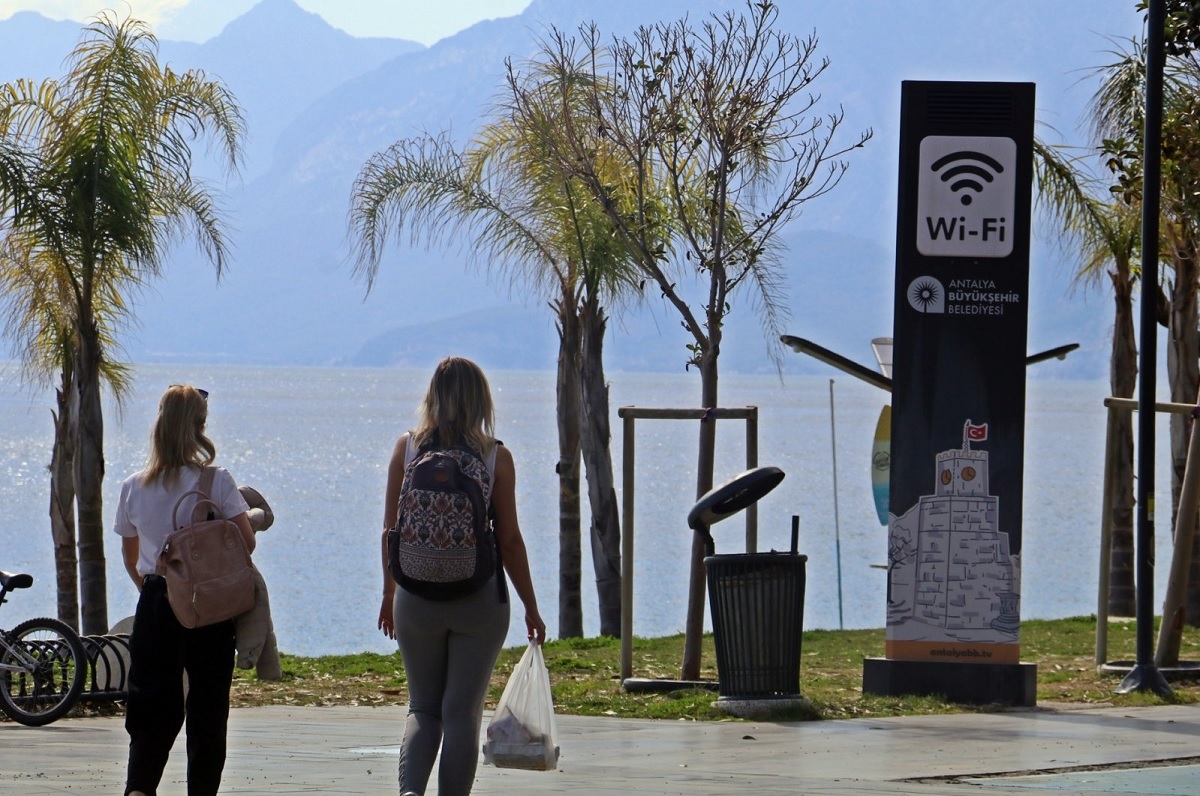 Antalya 90 ülkeden yabancıları ağırlıyor